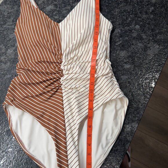 Calia by Carrie Underwood Women's Ruched one piece lined swimsuit size 8 - Picture 5 of 13